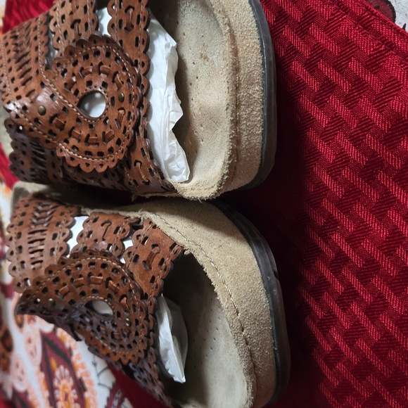 EARTH Origins "Holly" Sandal mandala design. Tan Leather. EUC SZ. 7.5 - Picture 6 of 10